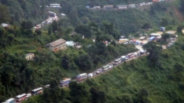 खत्रीपौवामा खसेकाे पहिरो पन्छाएर एकतर्फी सवारी  सञ्चालनमा