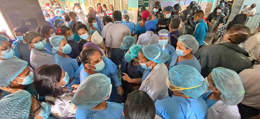 वीर अस्पतालका स्वास्थ्यकर्मी र कर्मचारीले गरेको प्रदर्शनमा प्रहरी हस्तक्षेप