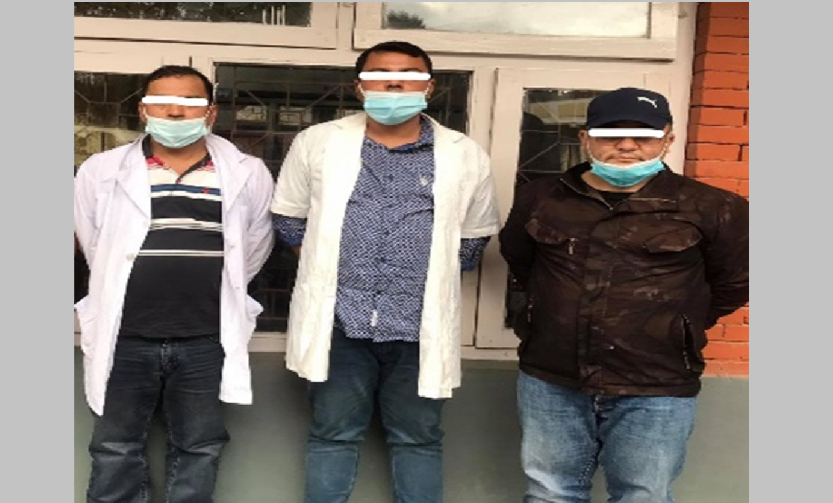 इजाजतविनै उपचार गरेको आरोमा भारतीय नागरिकसहित तीन पक्राउ