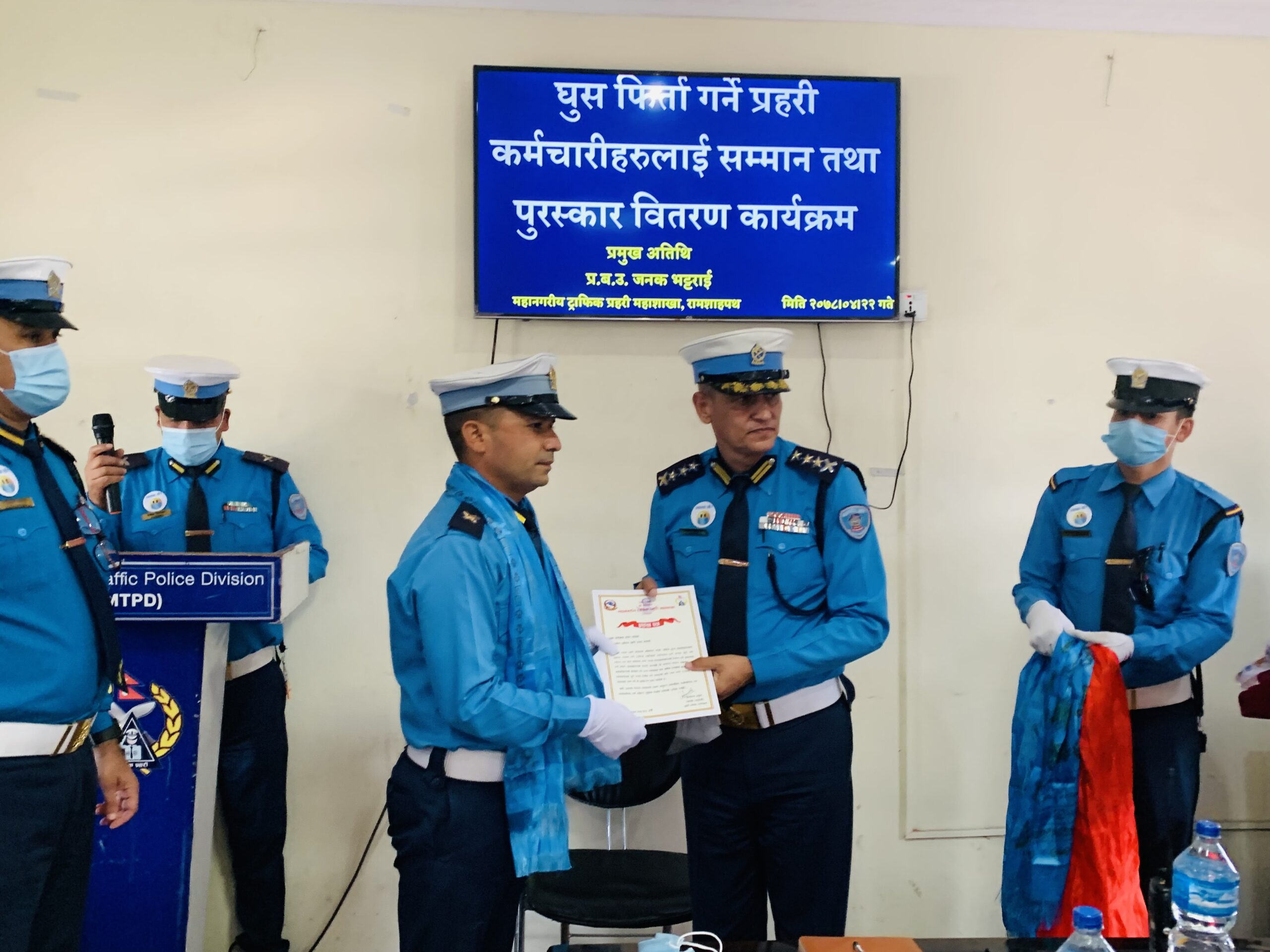 होसियार! परिएला ट्राफिकको फन्दामा, पुगिएला है हिरासतमा।