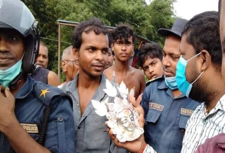 छिन्नमस्ता मन्दिरबाट चोरी भएको मुकुट सहित १ जना पक्राउ