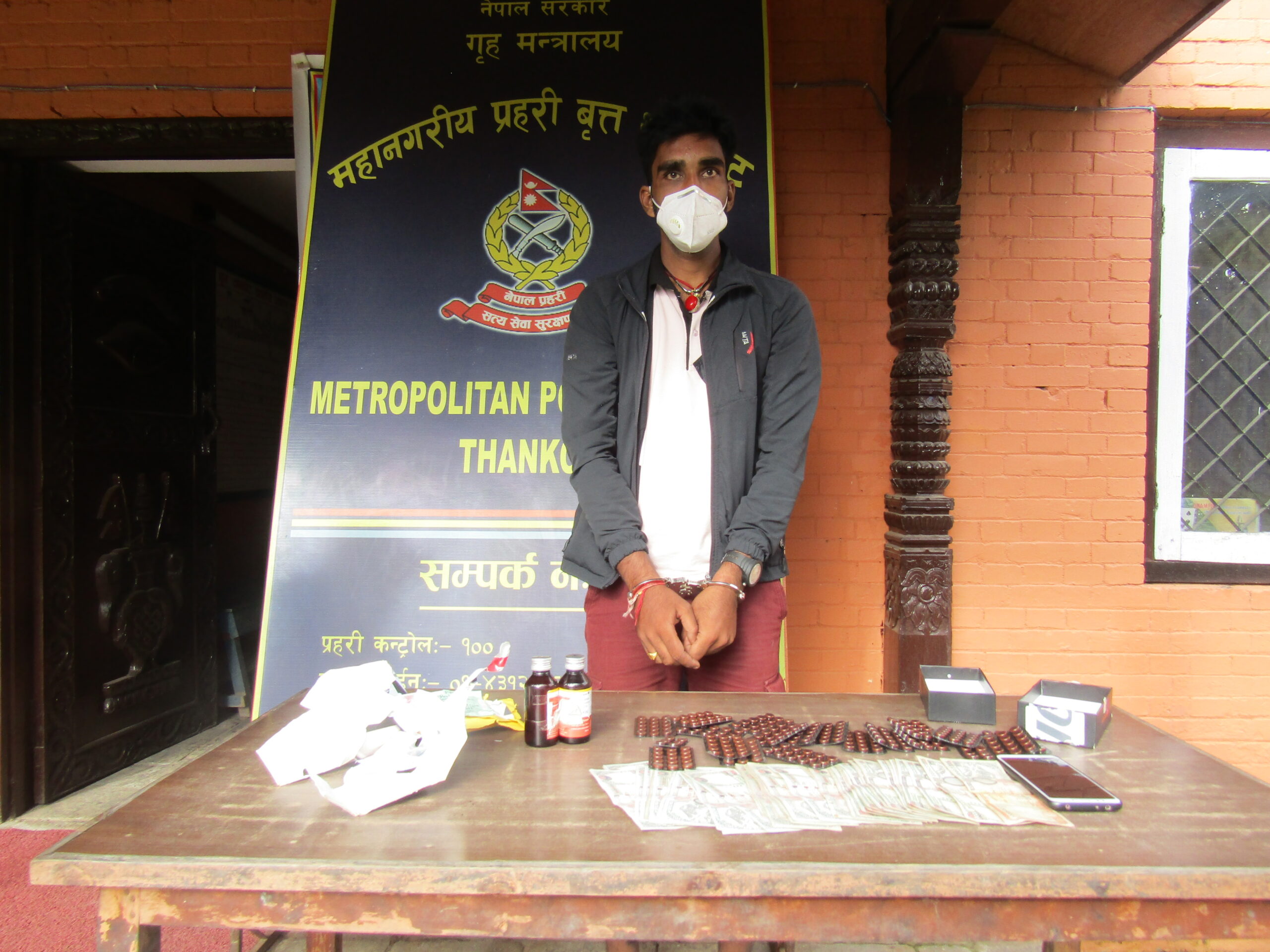 नागढुङ्गाबाट लागुऔषध र नगद सहित एक पक्राउ