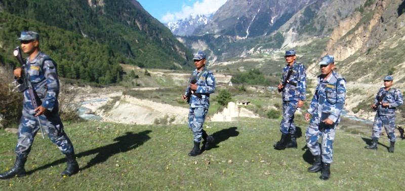 भारतीय तस्करको ढुङ्गामुढाबाट सशस्त्र प्रहरी घाइते