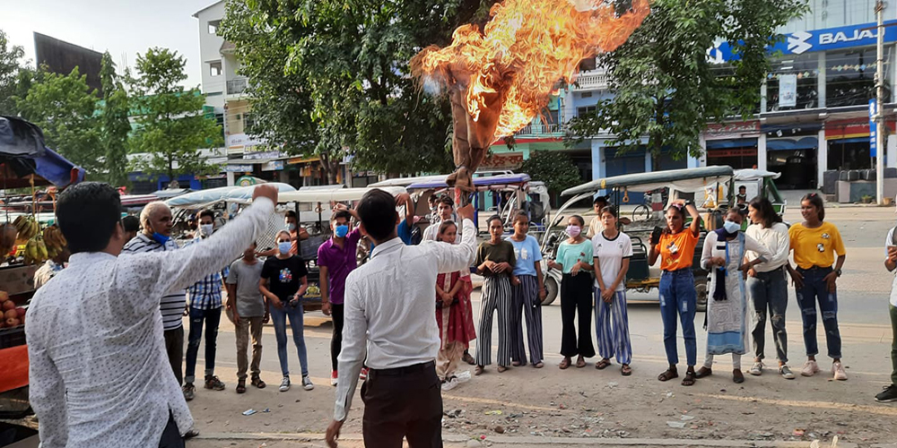 अखिल (छैठौं) कैलालीद्वारा भारतीय प्रधानमन्त्री मोदीको पुत्ला दहन