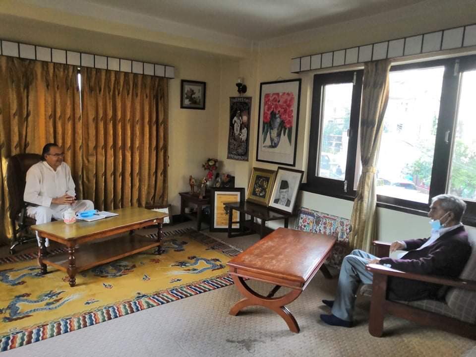 प्रधानमन्त्री देउवा र पुर्व प्रधानमन्त्री खनाल विच भेट