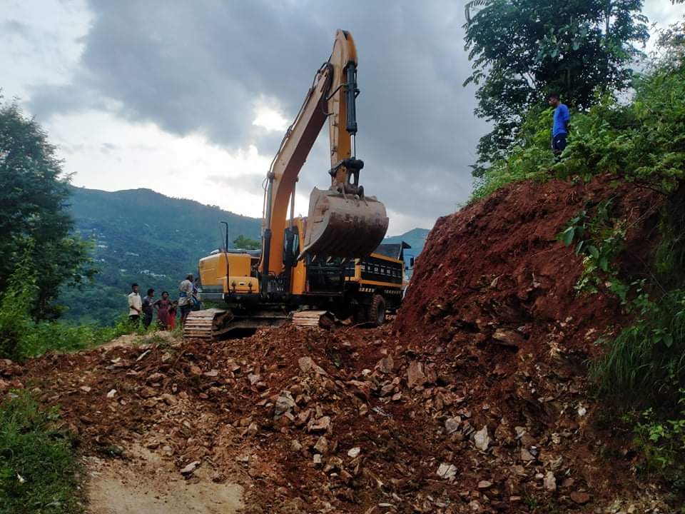 समाजसेवी कान्छारामले थाले चनखुको मुल सडक स्तरोन्नति गर्ने काम