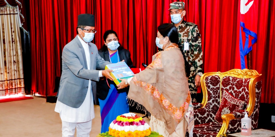 राष्ट्रपतिसमक्ष आयोगको प्रतिवेदन पेश