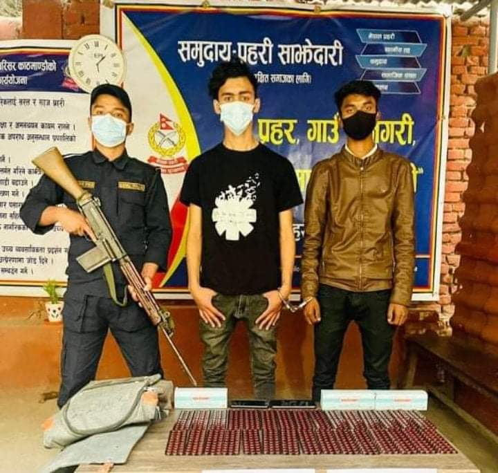 टंकेश्वरबाट लागूऔषध सहित दुई पक्राउ
