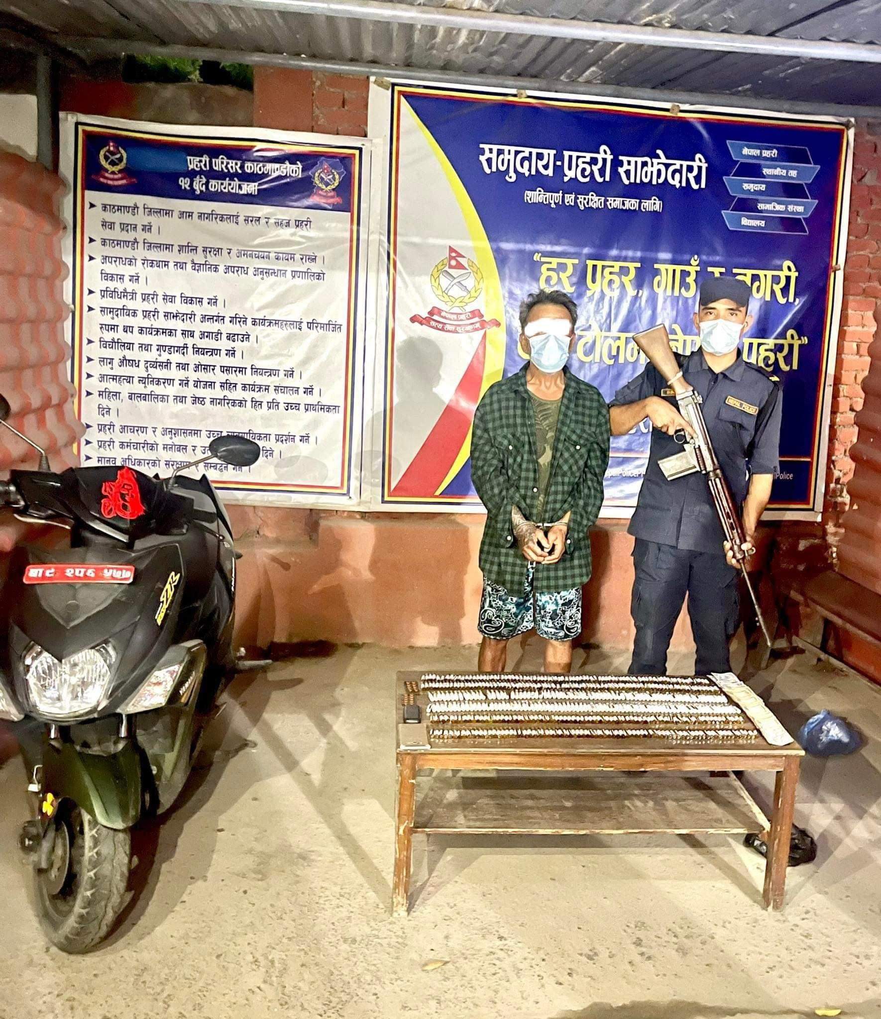 प्रतिबन्धित लागु औषध ४५६ एम्पुलसहित १ जना टेकुबाट पक्राउ