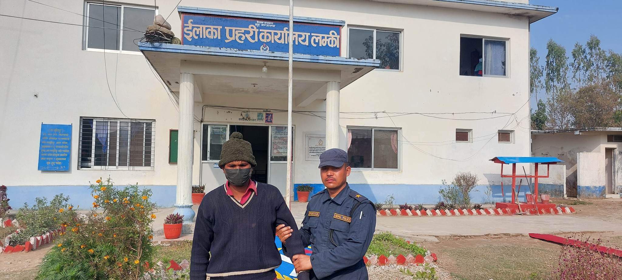प्रहरी निरीक्षक खड्का भन्छन् : आमा मार्ने छाेरा प्रहरीले समातिसक्याे
