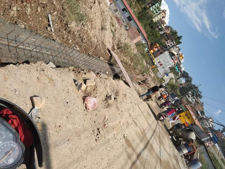 घ्याम्पेडोल नागढुङ्गा सडक खण्ड मर्मत नहुदा स्थानीयलाई धुलाे र धुवाँकाे सास्थी,आन्दोलनकाे चेतावनी