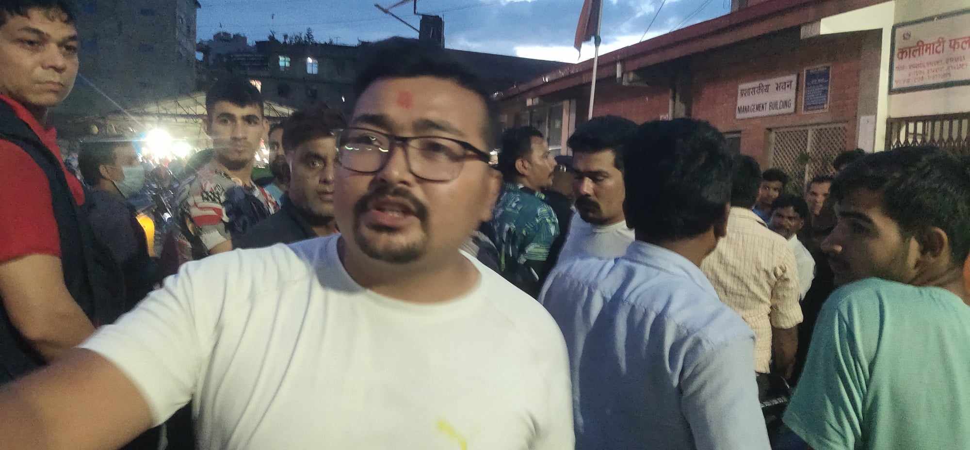 राष्ट्रिय युवा संघ नेपालद्धारा कृषि मन्त्रीकाे राजिनामा माग्दै कालिमाटीमा प्रर्दशन