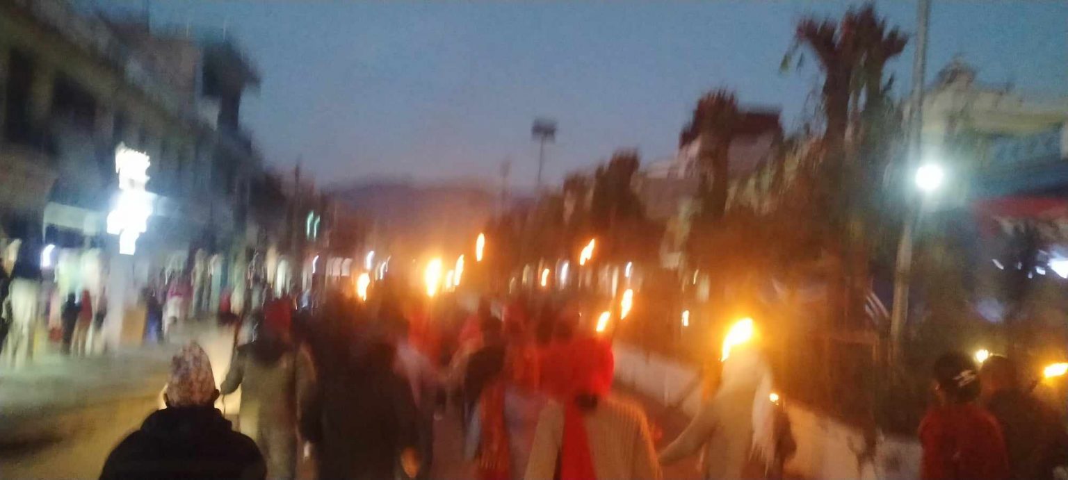 दाङको तुलसीपुरमा पक्राउ पूर्जी विरुद्ध मशाल जुलुस प्रदर्शन