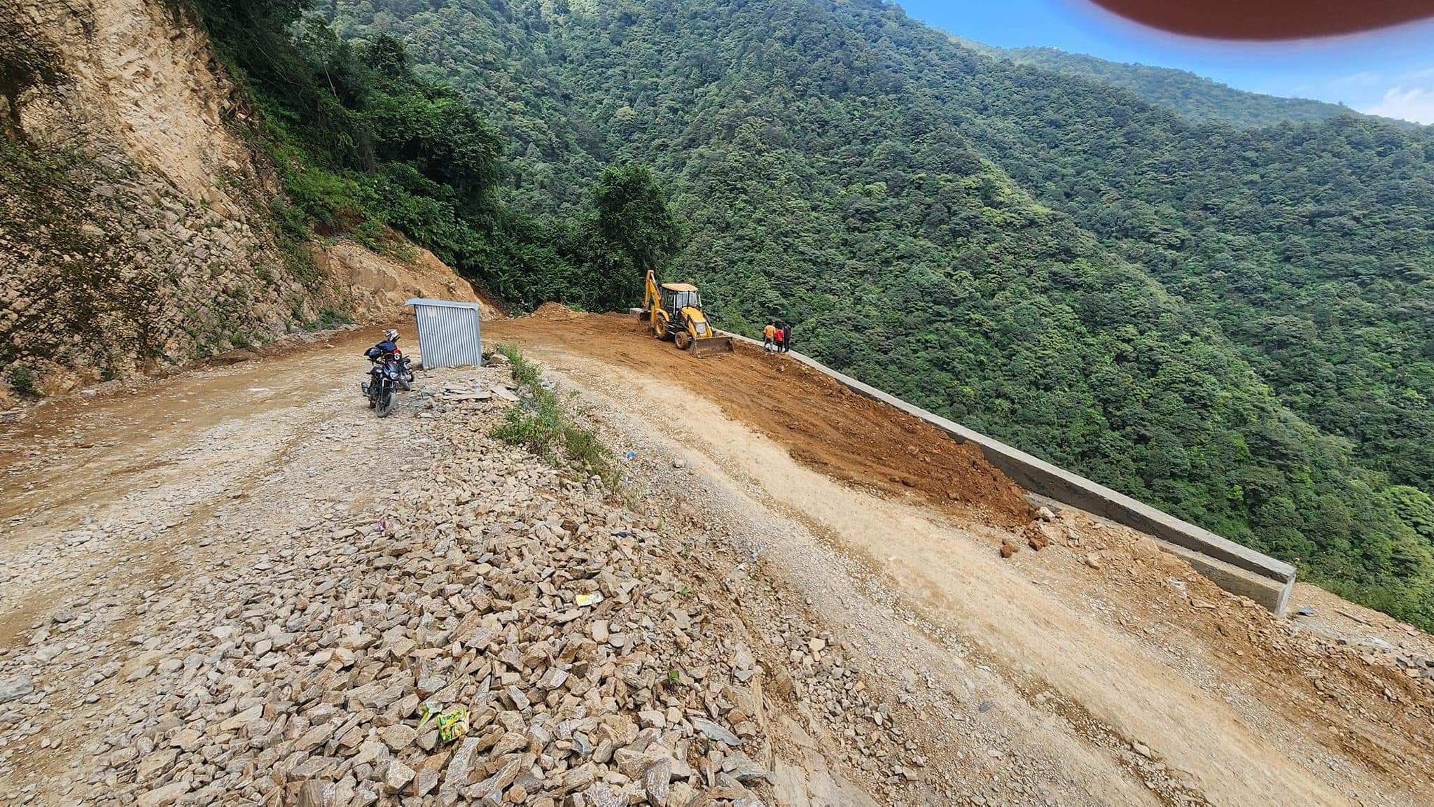 थानकोट –  चित्लाङ्ग सडकका लागि थप बजेट छुटाएको भन्दै चन्द्रागिरि नगर प्रमुख गिरीले दिए धन्यवाद