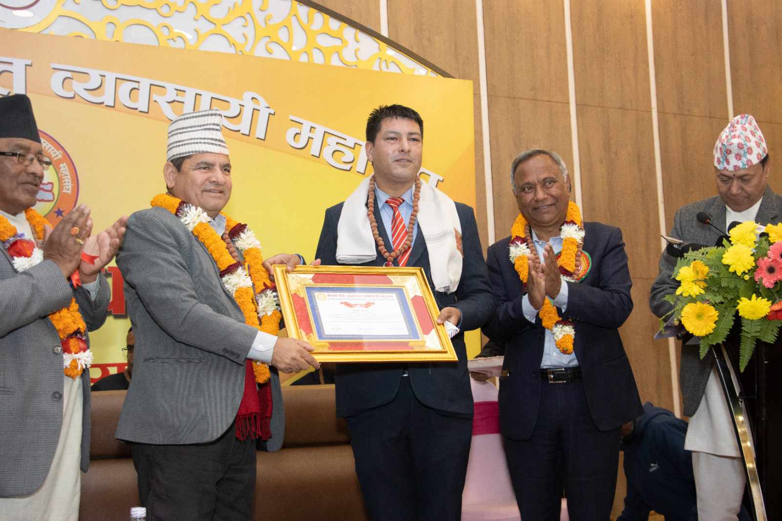 युवा सञ्चारकर्मि दोय दानी र  न्याौपाने सम्मानित