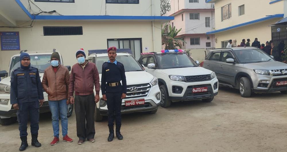 भारतीय चोरीको गाडी नेपाली नम्बर प्लेट राखेर बेच्ने गिरोह पक्राउ