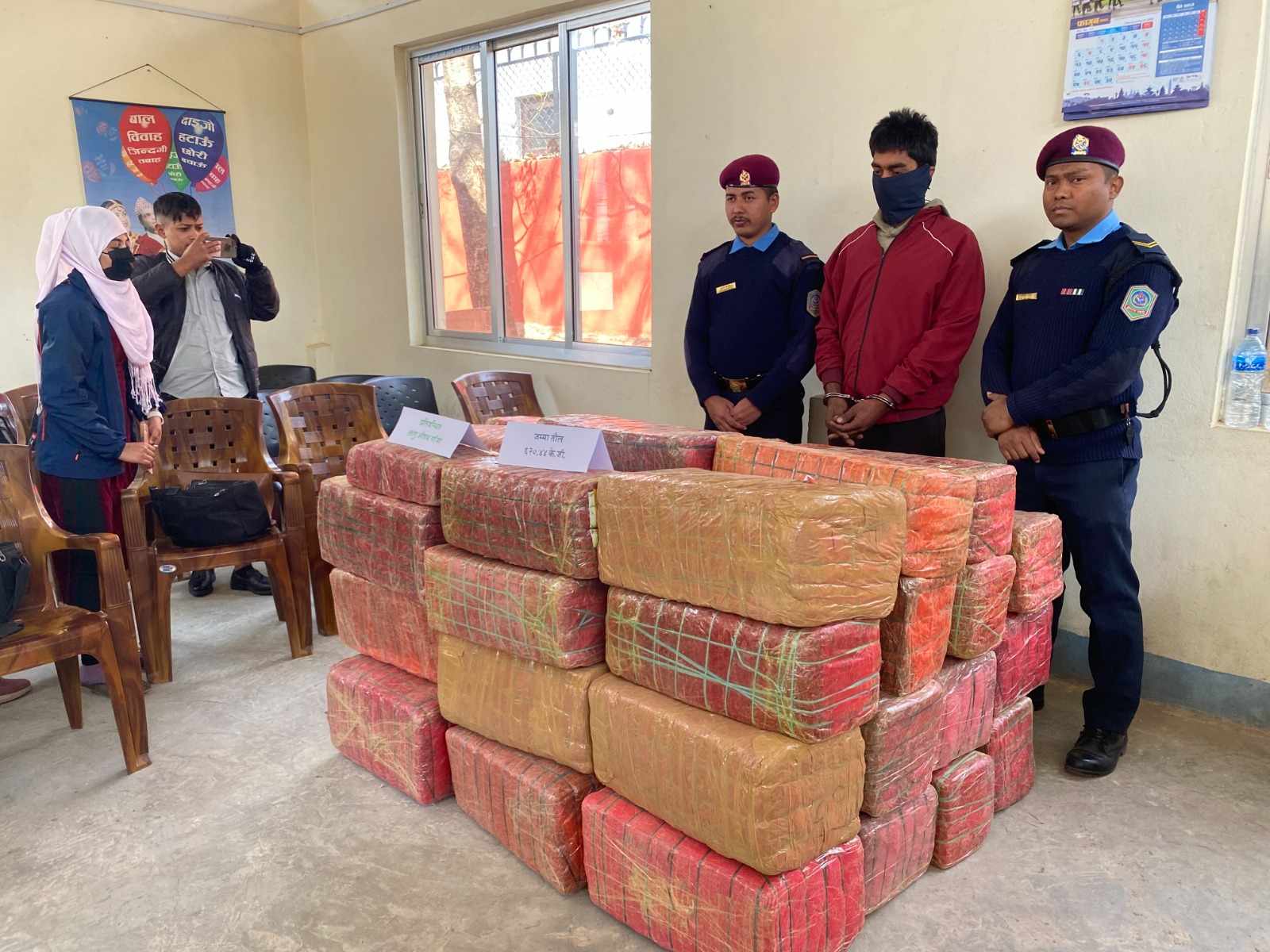 कवाडी बाेक्ने ट्रक भित्र ६ सय २० किलो गाँजा, ट्रक चालक पक्राउ