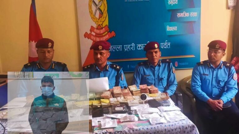 चाेरीकाे ३५ तोला सुन र ११ लाख नगद  सहित एक पक्राउ