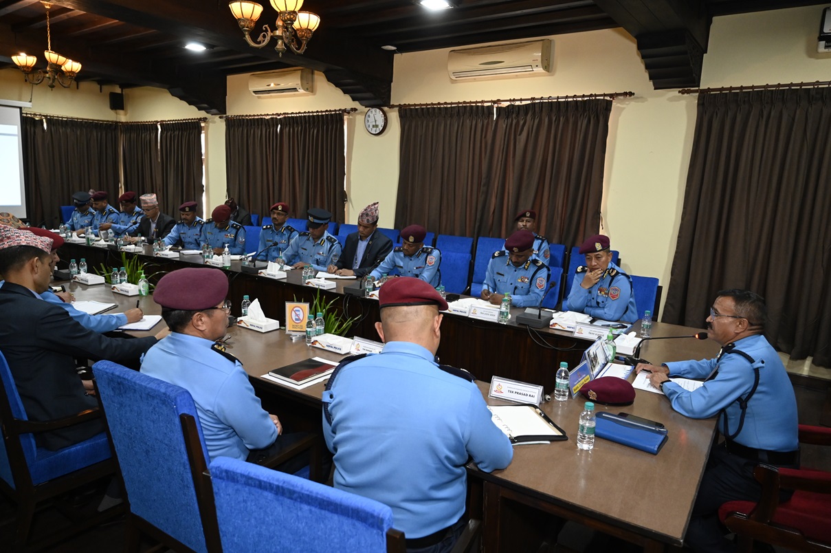 आईजी कुँवरको निर्देशन  : व्यक्तिगत स्वार्थ भन्दा नागरिकलाई केन्द्रमा राखेर काम गर्नुस