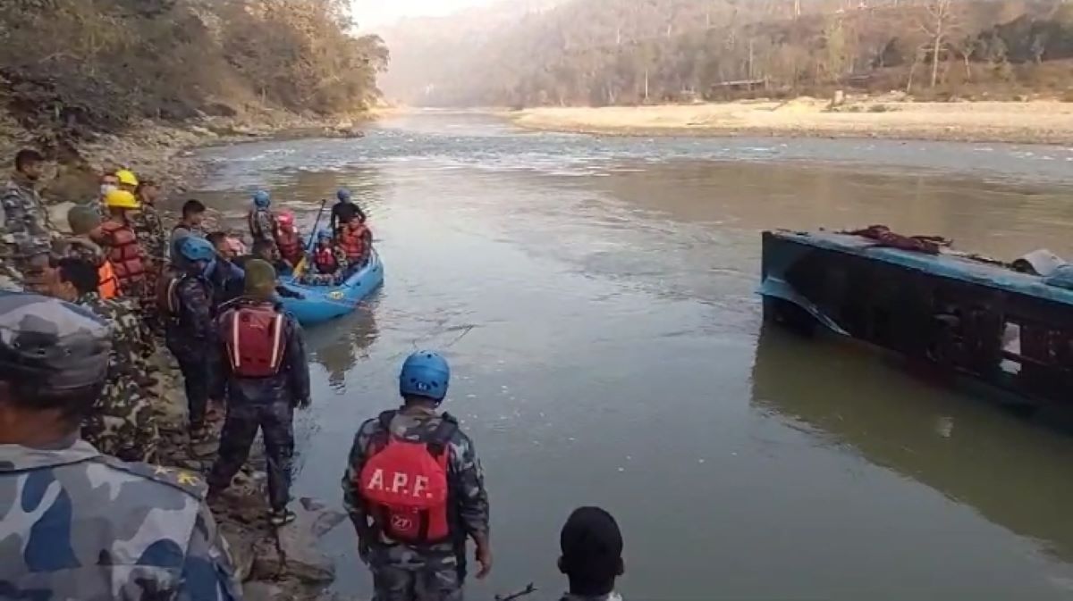 धादिङमा बस खस्दा ७ जनाको मृत्यु, ४० जनाको उद्धार