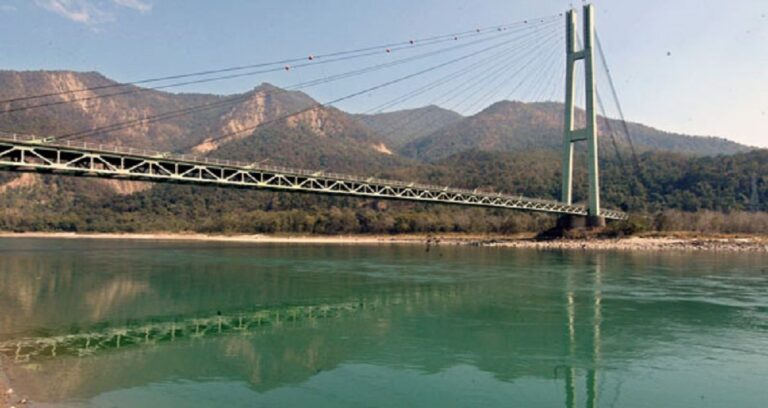 आगलागीबाट डोरीमा क्षति पुगेपछि कर्णाली पुलमा आवागमन बन्द