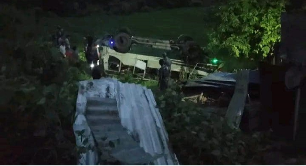 डोटीमा बस दुर्घटना हुँदा १७ जना घाइते