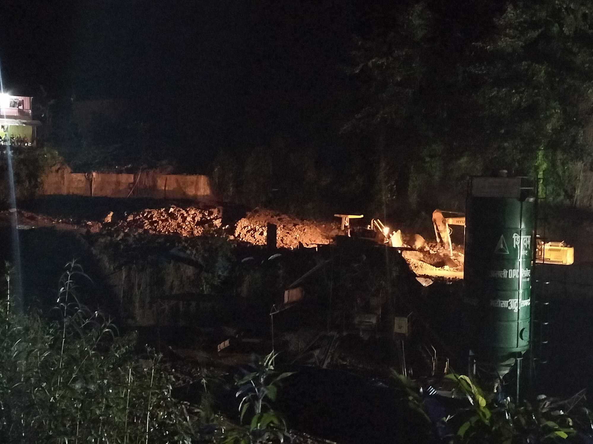 नागढुंगा सुरूङमार्ग नजिकैको पहिरो पन्छाइयो, राजमार्ग दुईतर्फी सञ्चालनमा