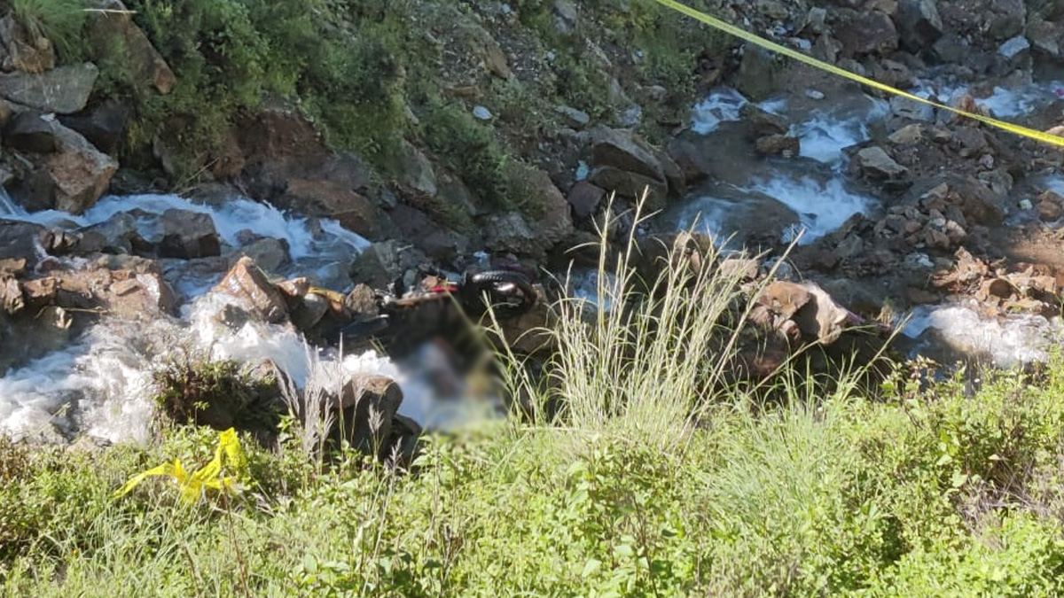 बाढीले मोटरसाइकल बगायो, चालकसहित दुई जनाको मृत्यु