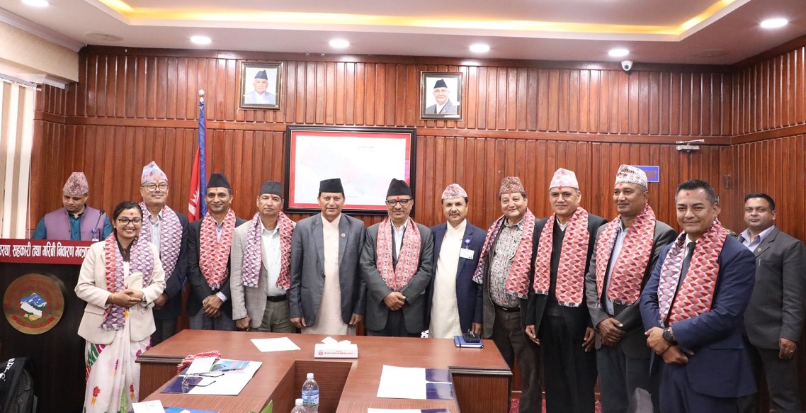 भूमि आयोगका पदाधिकारीले लिए सपथ