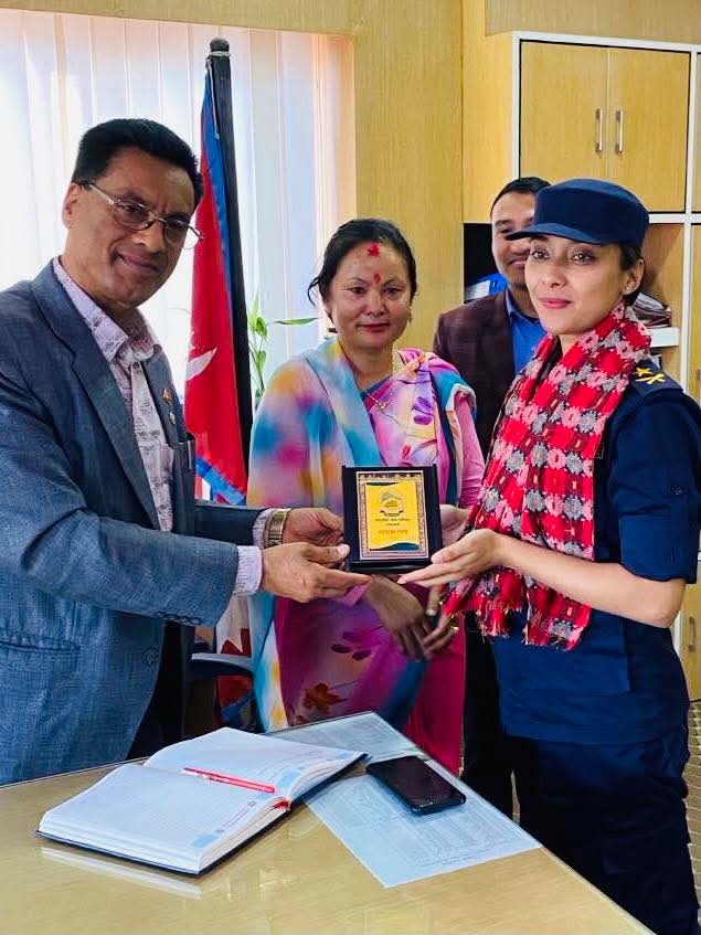 चन्द्रागिरि नगरपालिकाद्वारा नयाँ डीएसपी एलिजा गिरीको स्वागत, प्रहरी निरीक्षक आचार्यको विदाई