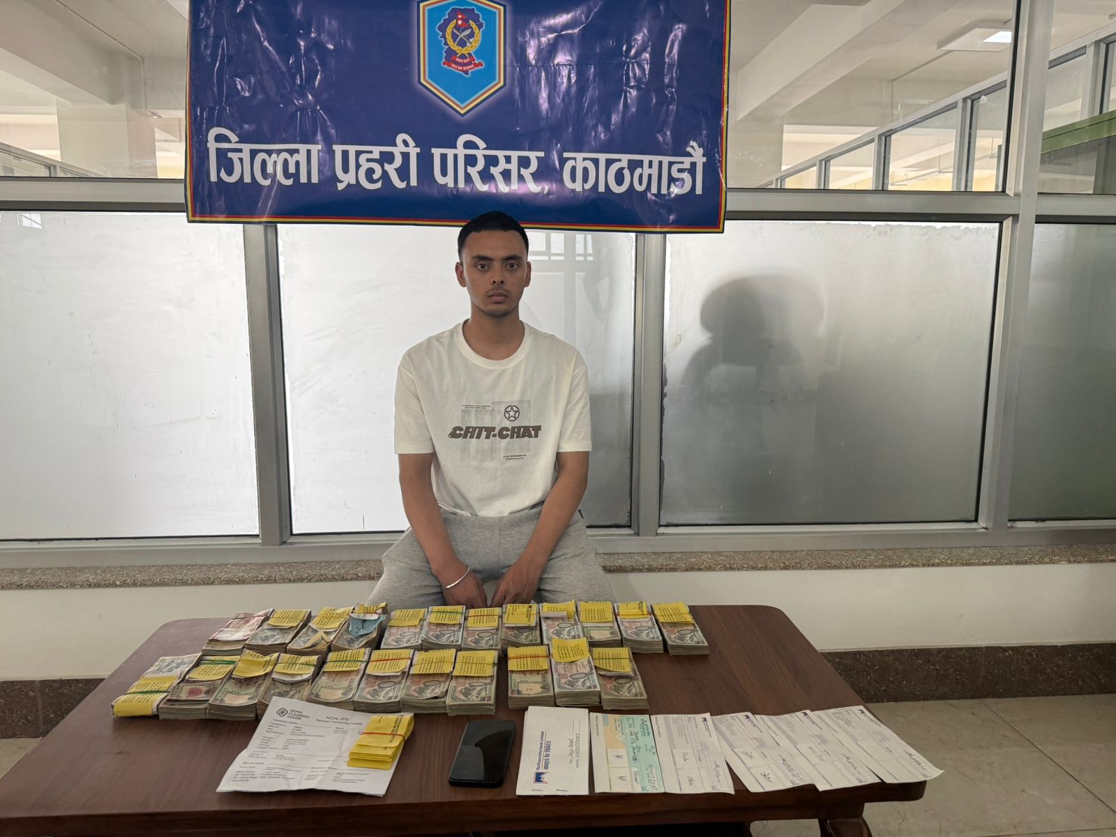 २० लाख २९ हजार रकम सहित एक युवक पक्राउ