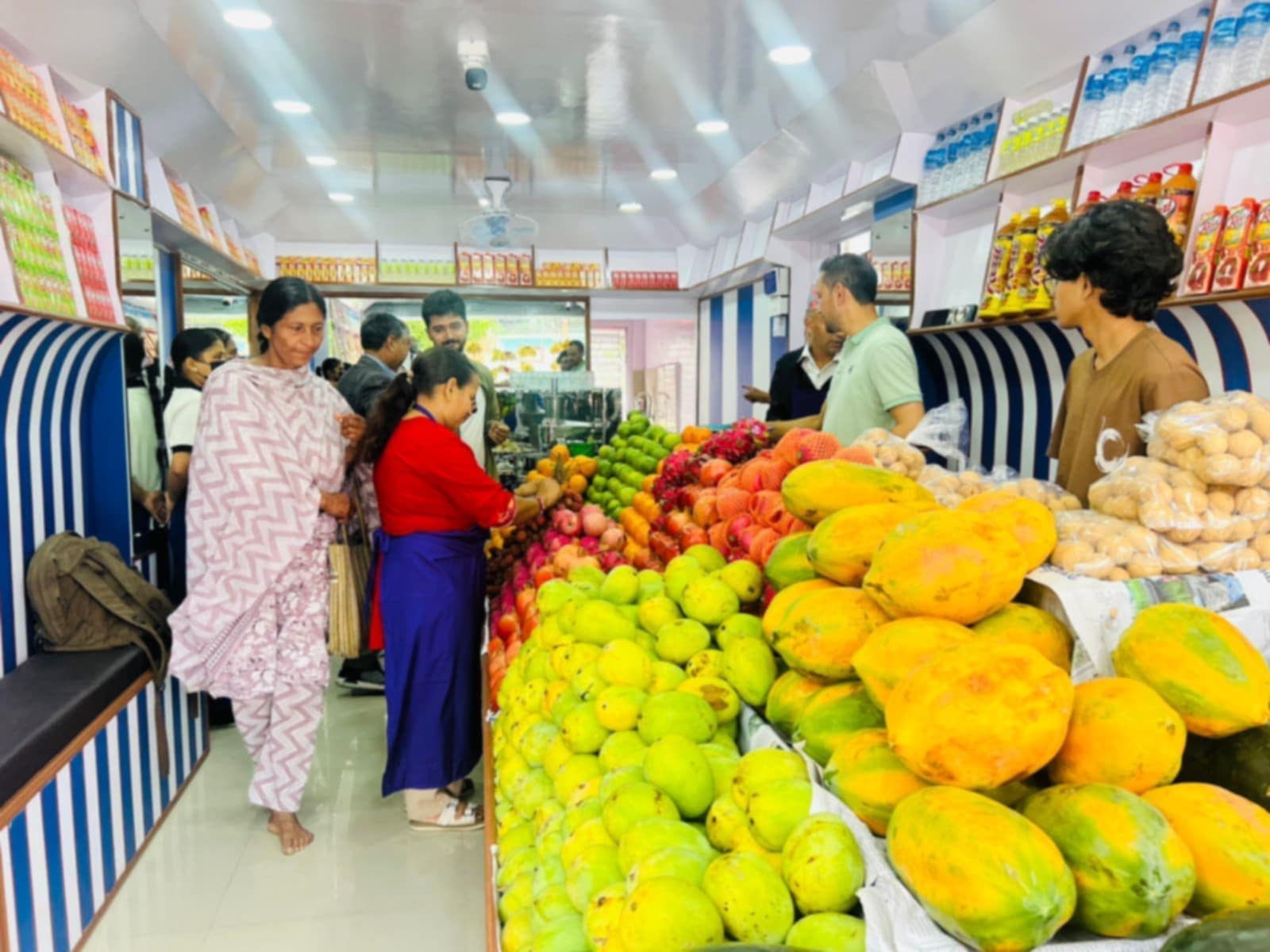 अढाइ दशक देखि सञ्चालित कँडेल फ्रुट्स सेवा विस्तारमा, फलफ्रुट्स ब्राण्डमा ५ वर्षमा ५० वटा आउटलेट सञ्चालनमा ल्याउने
